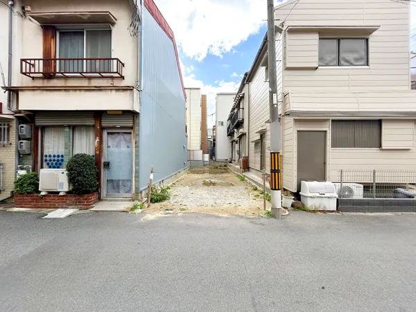 前面道路含む外観