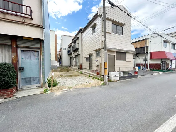 前面道路含む外観