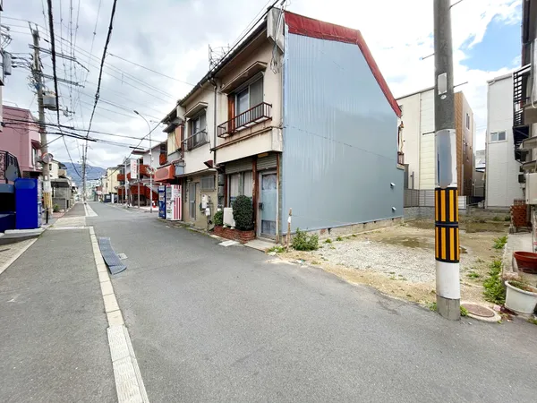 前面道路含む外観