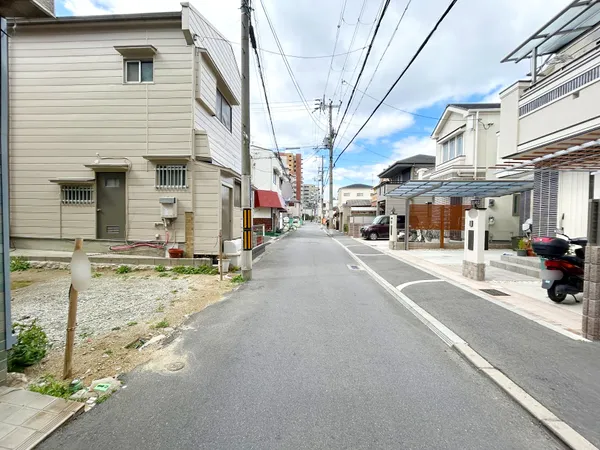 前面道路含む外観