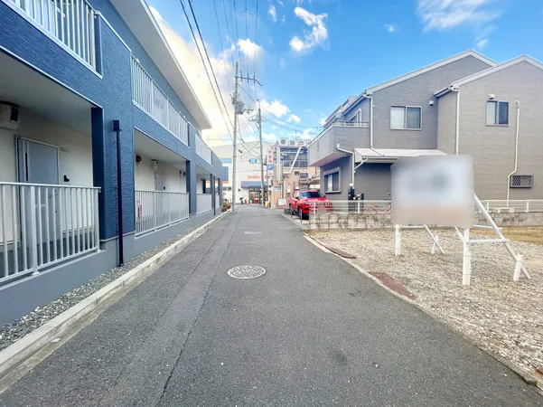 前面道路を含む外観