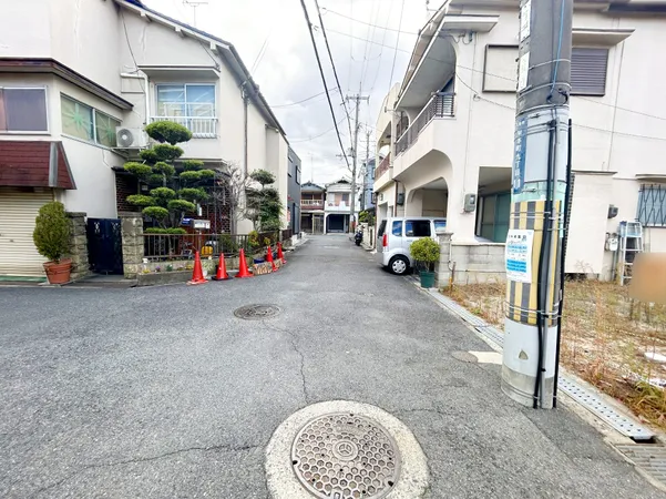 前面道路を含む外観