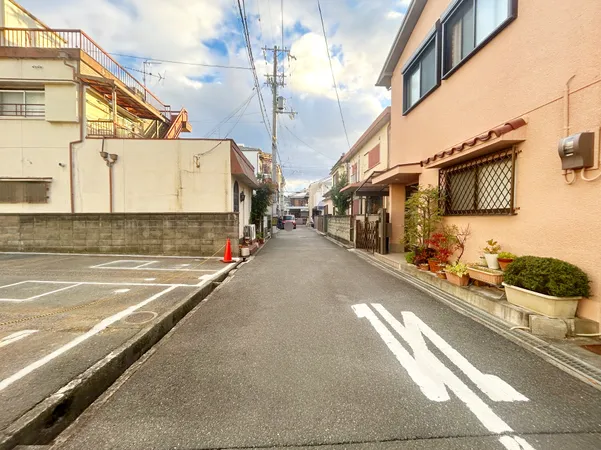 前面道路を含む外観