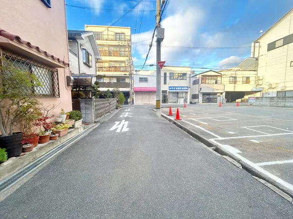 前面道路を含む外観