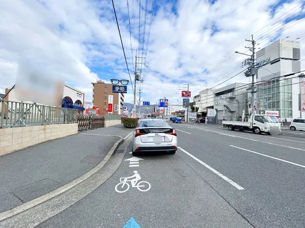 前面道路を含む外観
