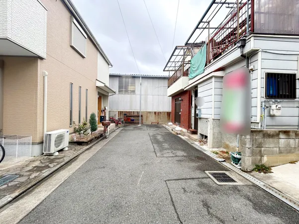 前面道路を含む外観