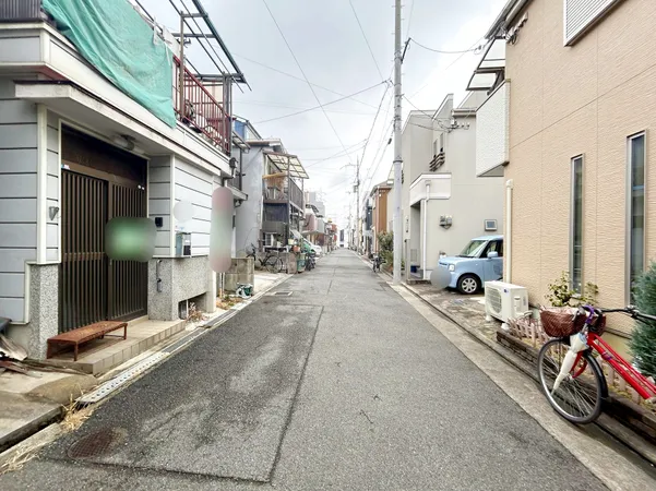 前面道路を含む外観