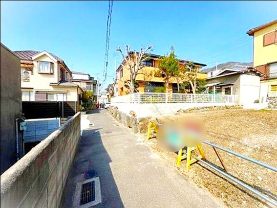 大阪府東大阪市上四条町 前面道路含む外観 大阪府東大阪市上四条町 前面道路含む外観