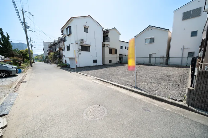 前面道路を含む外観