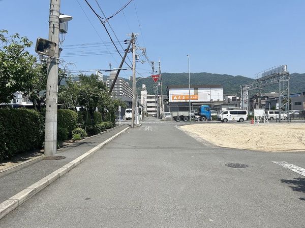 大阪府東大阪市桜町 前面道路含む外観 前面道路含む外観