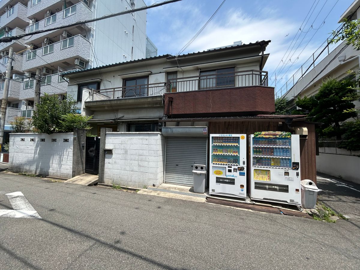 前面道路含む外観