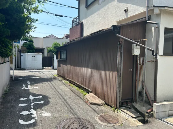 東側前面道路