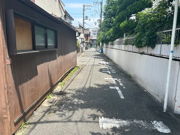 東側前面道路
