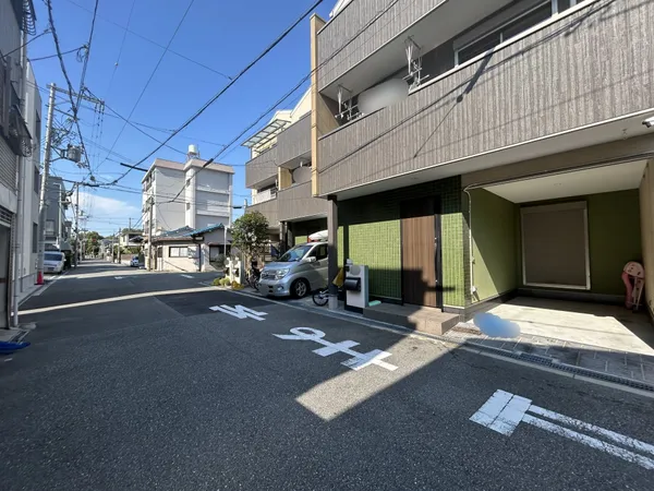 前面道路含む外観