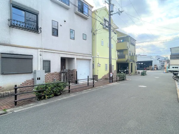 前面道路含む外観