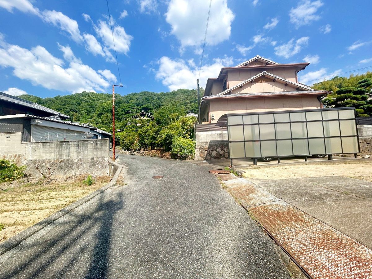 柏原市山ノ井町 前面道路含む外観 前面道路含む外観