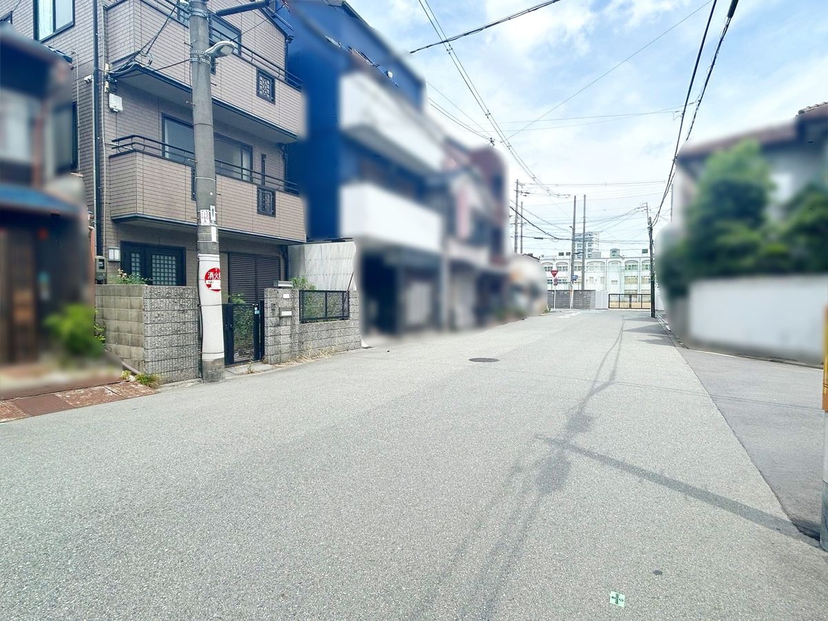 前面道路含む外観