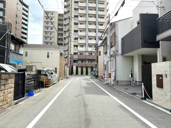前面道路含む外観