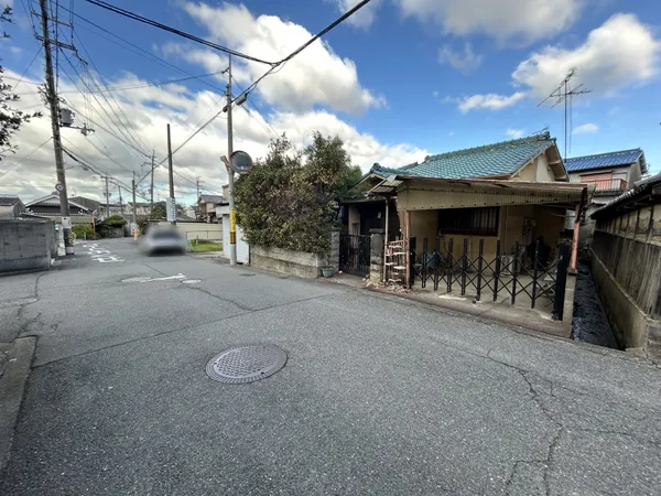 前面道路を含む外観写真