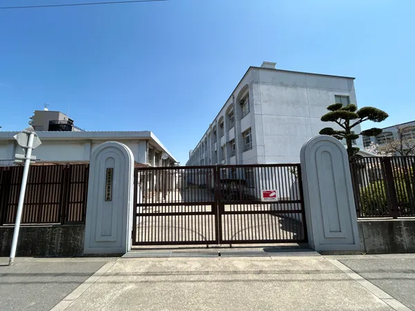 市立文の里中学校　約400ｍ(徒歩約5分)