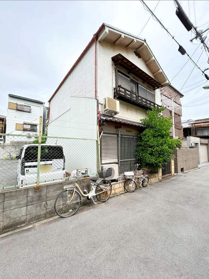 前面道路含む外観