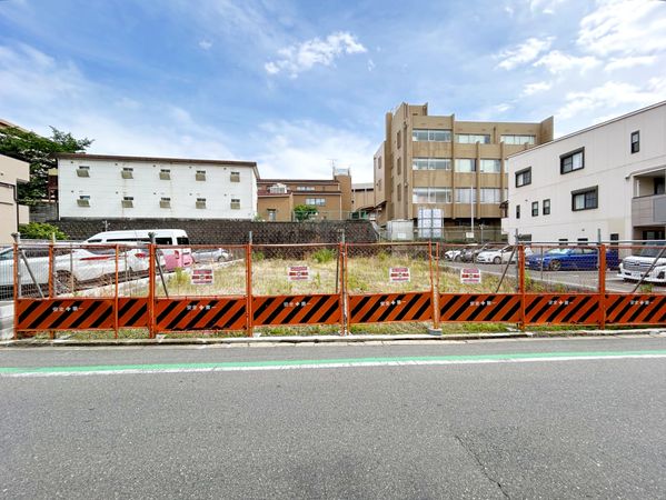 前面道路含む外観