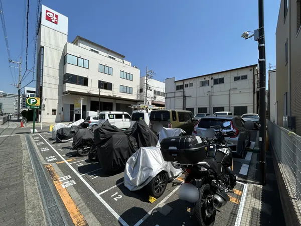 現況時間貸駐車場として運営されています。
