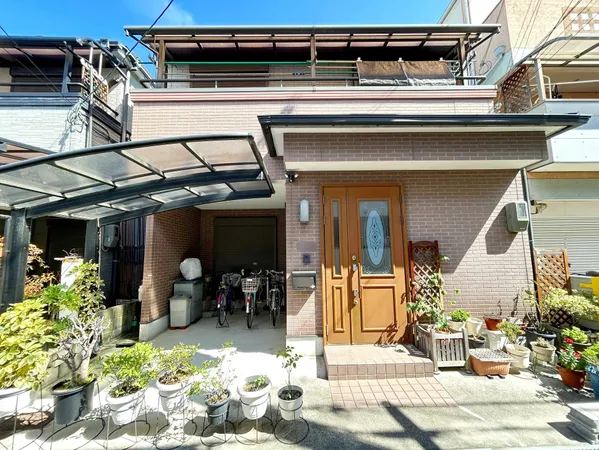 外観写真平成13年10月築の2階建てのお家です。
