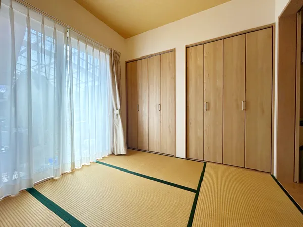 和室（約4.5帖）は南向きのため日当たり良好。