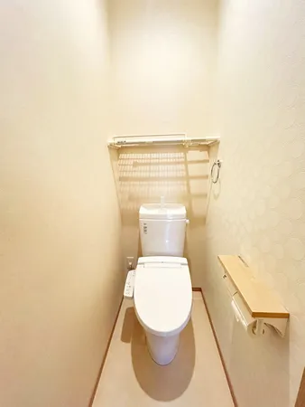 温水洗浄便座付きのトイレです。