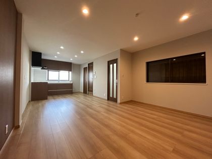 大阪市平野区加美北八丁目戸建 リビング