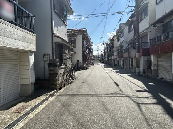前面道路を含む外観