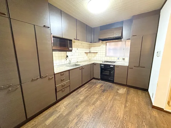 Ｌ字型の使い勝手の良いダイニングキッチンです