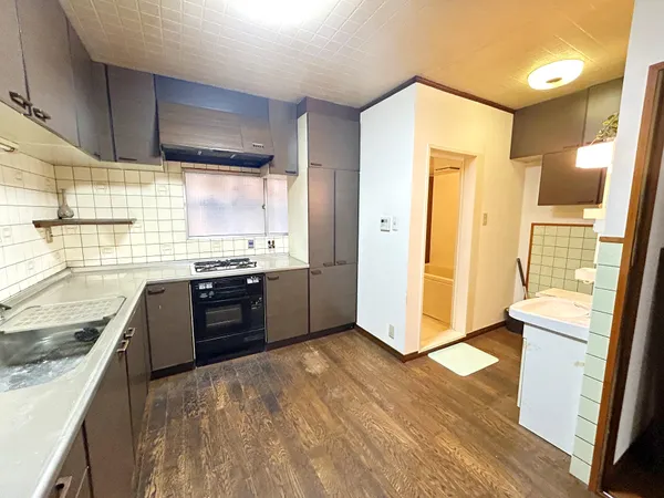 Ｌ字型の使い勝手の良いダイニングキッチンです