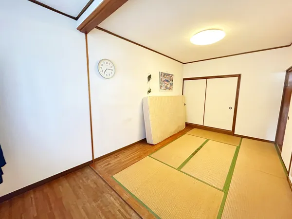 2階　和室約6.0帖＋板間