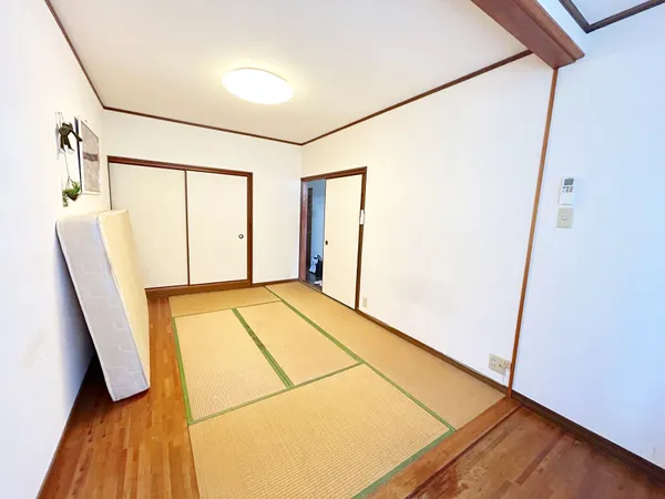 2階　和室約6.0帖＋板間