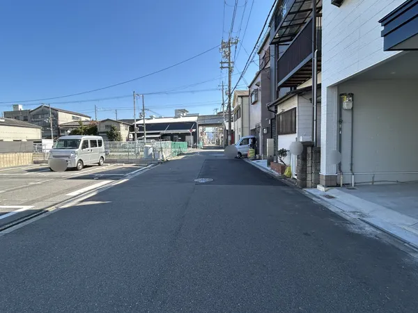 前面道路を含む外観