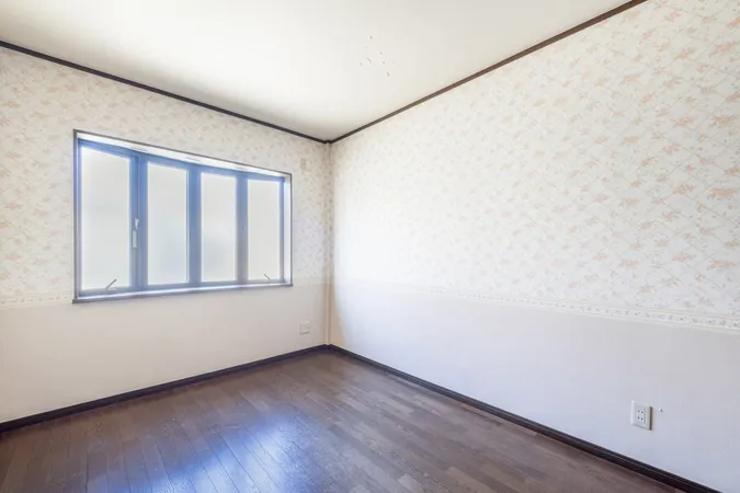 こちらが洋室（3階北西側）でございます。