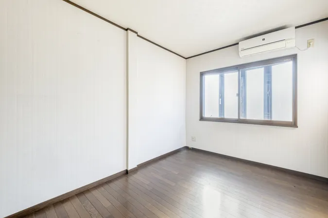 こちらが洋室（3階南東側）でございます。