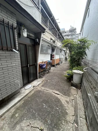 前面通路を含む外観※建築基準法上の道路ではありません