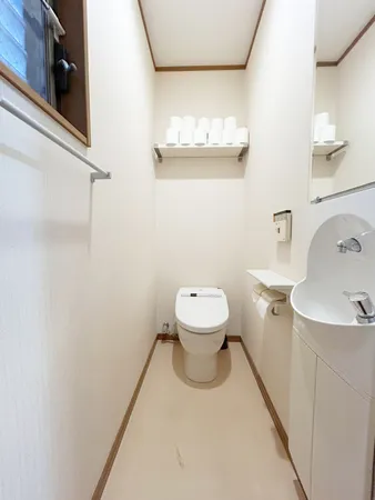 2階トイレ※室内写真の家具・照明等の調度類は価格に含まれません。