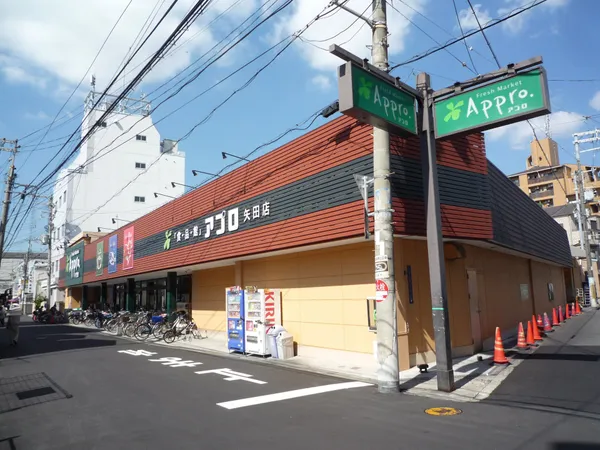 徒歩8分。