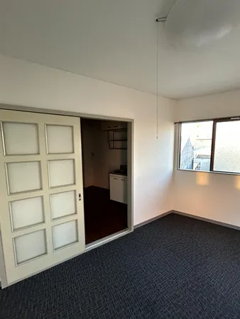 ２階東側部屋洋室