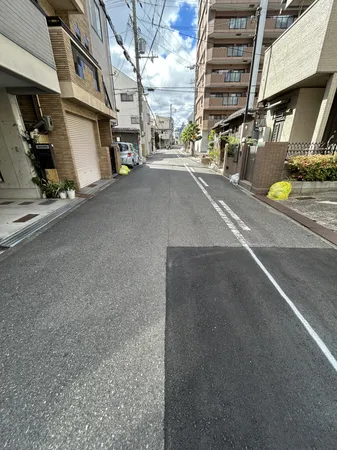 前面道路含む外観