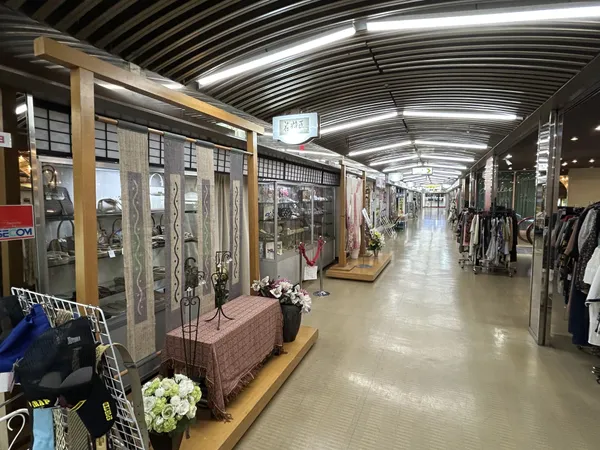 店舗前廊下部分