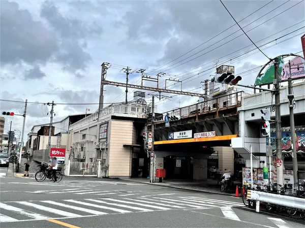 徒歩6分。