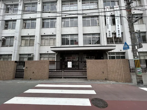 徒歩7分。