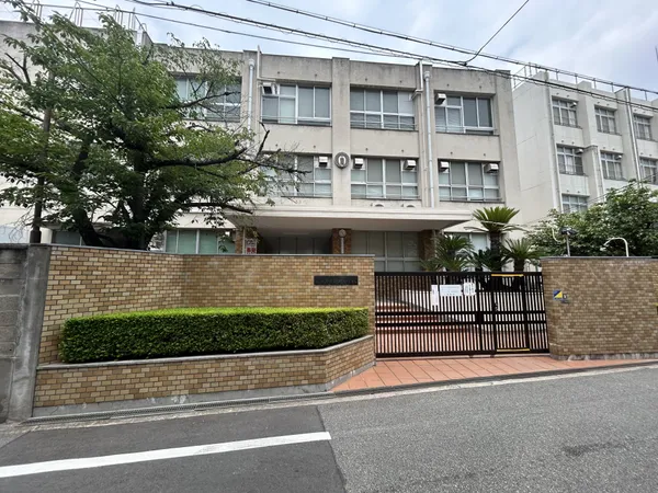 徒歩4分。