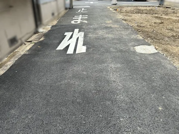 東側道路