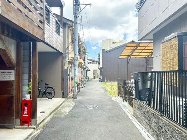 こちらが前面道路でございます。